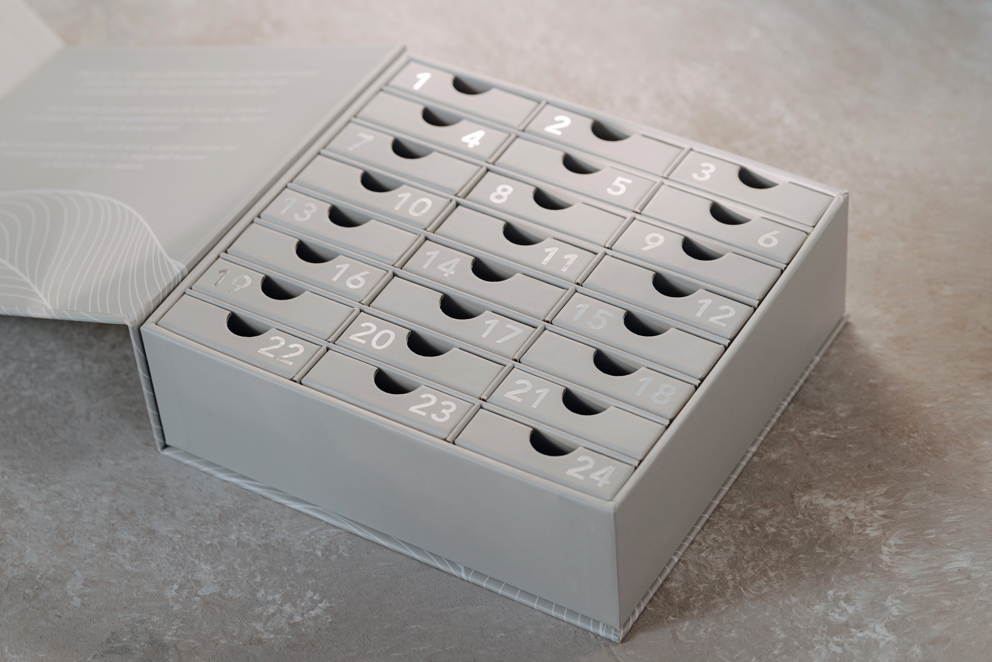 Calendrier de l'Avent 2025 / Prêt à offrir - Doré champagne